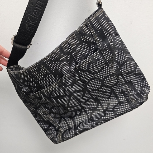 Calvin Klein Logo Athleisure Zipper Nylon Crossbody Bag Tote - Picture 2 of 10